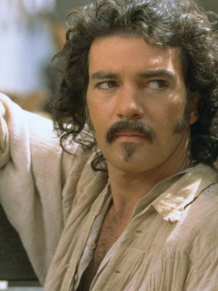 Antonio Banderas, adultez, 1998, 38 años. La máscara del Zorro