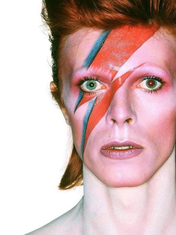 David Bowie, lo más joven, 1973, 26 años. Aladdin Sane