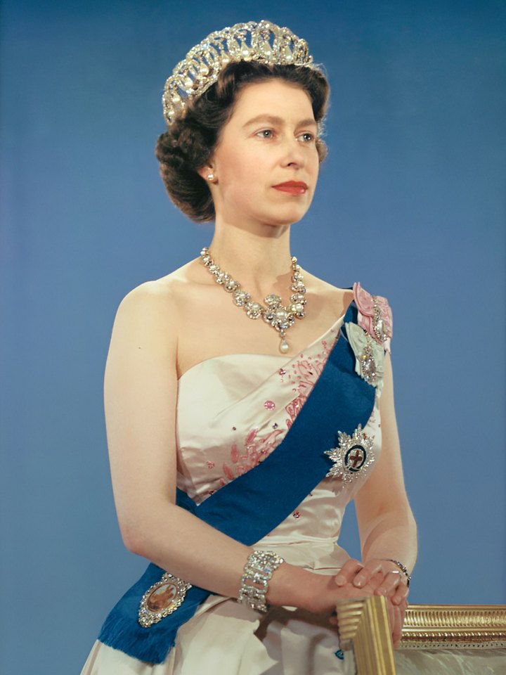 Isabel II, adultez, 1959, 33 años. Gira real