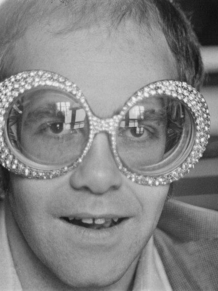 Elton John, lo más joven, 1973, 26 años. Goodbye Yellow Brick Road