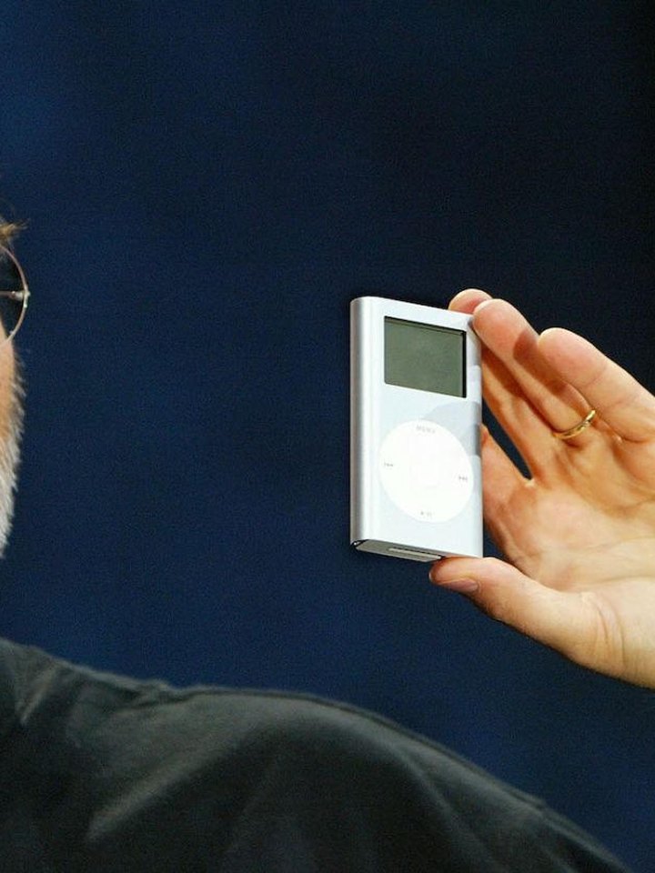 Steve Jobs, adultez, 2001, 46 años. iPod