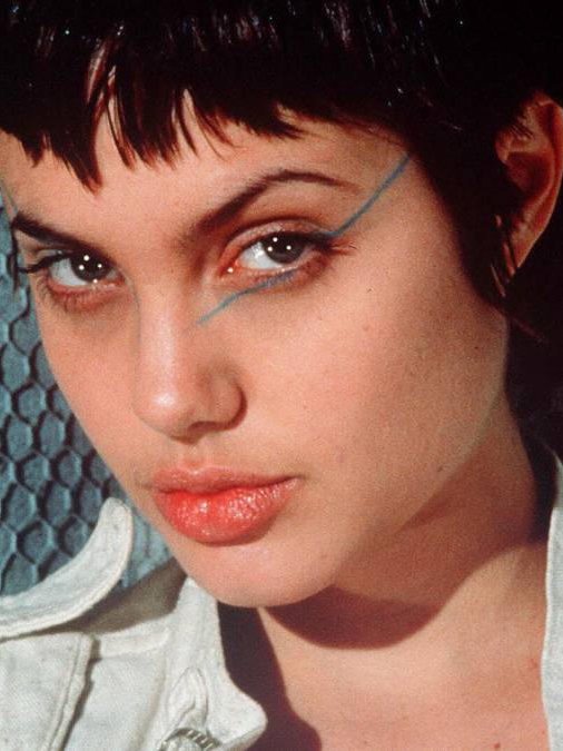 Angelina Jolie, lo más joven, 1991, 16 años. Primeros años de actriz