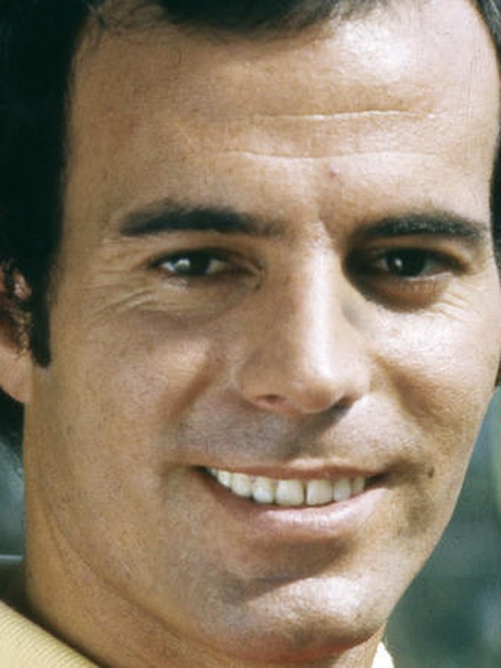 Julio Iglesias, lo más joven, 1975, 32 años. Años 70