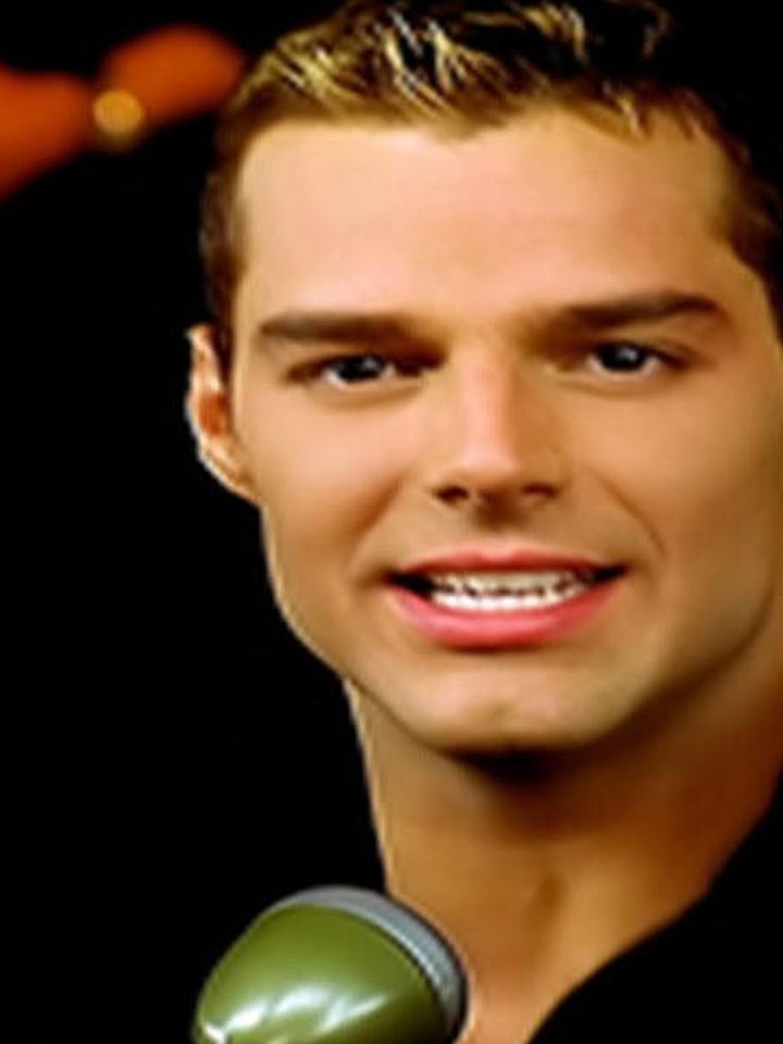 Ricky Martin, adultez, 1999, 28 años. Livin' la vida loca