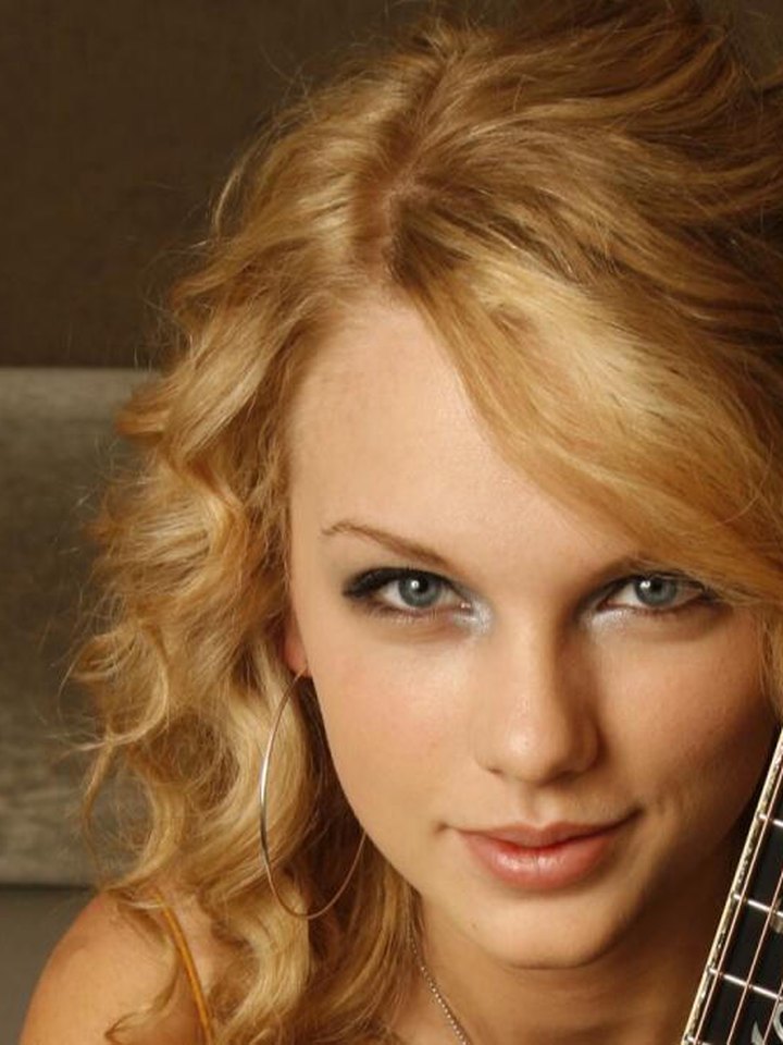 Taylor Swift, lo más joven, 2006, 17 años. Debut