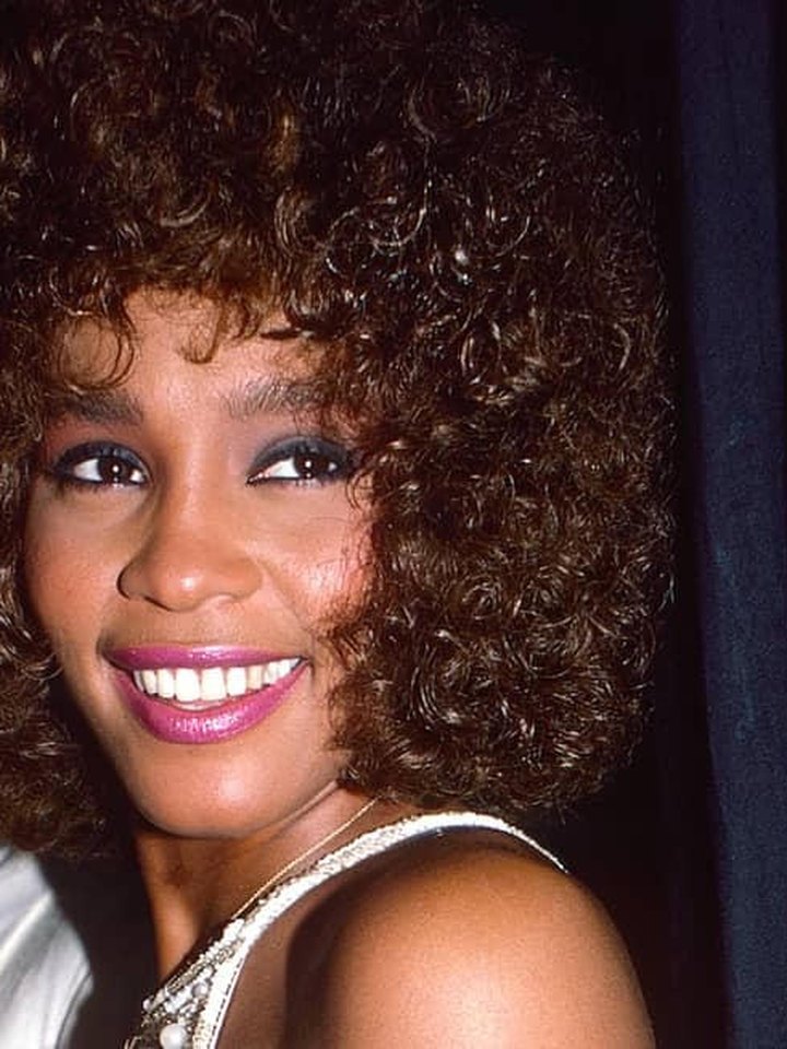Whitney Houston, lo más joven, 1985, 22 años. Debut